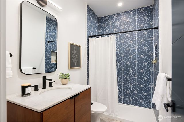 9661 NE Pine Street, Bainbridge Island, WA 98110