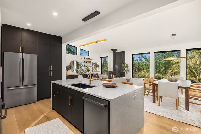 9661 NE Pine Street, Bainbridge Island, WA 98110