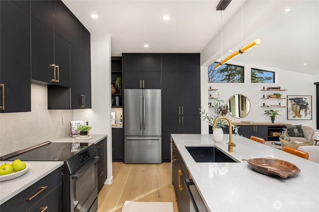 9661 NE Pine Street, Bainbridge Island, WA 98110