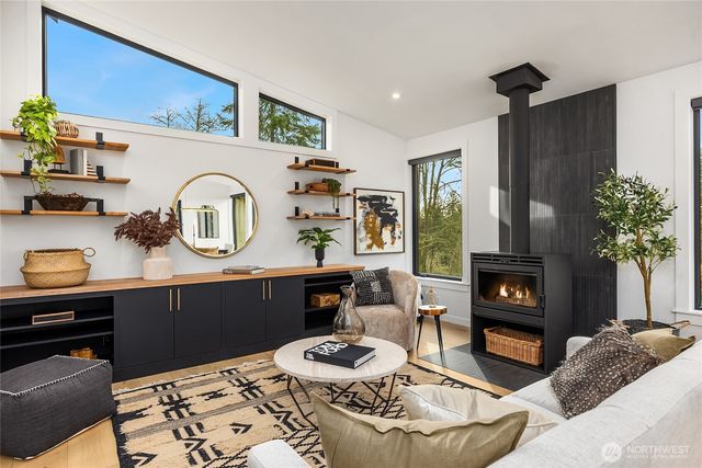 9661 NE Pine Street, Bainbridge Island, WA 98110