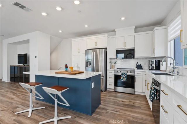 651 S Lyon Street, Santa Ana, CA 92701