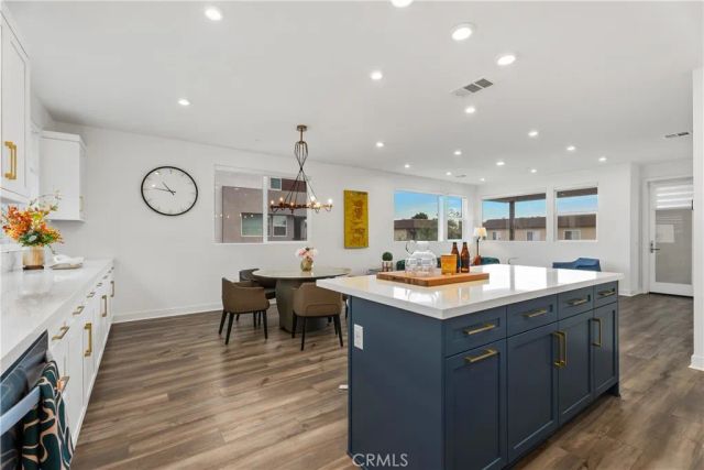 651 S Lyon Street, Santa Ana, CA 92701
