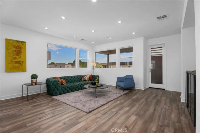 651 S Lyon Street, Santa Ana, CA 92701