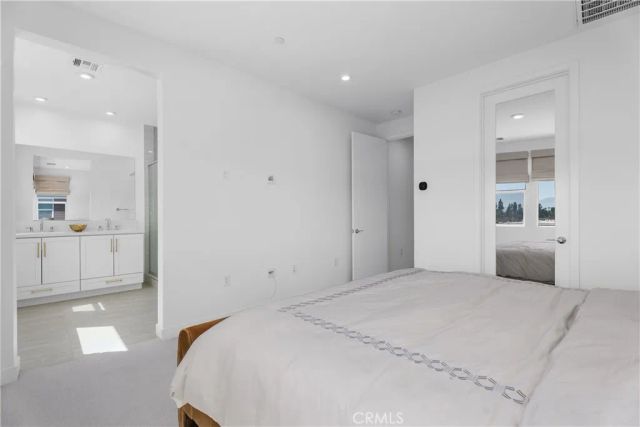 651 S Lyon Street, Santa Ana, CA 92701