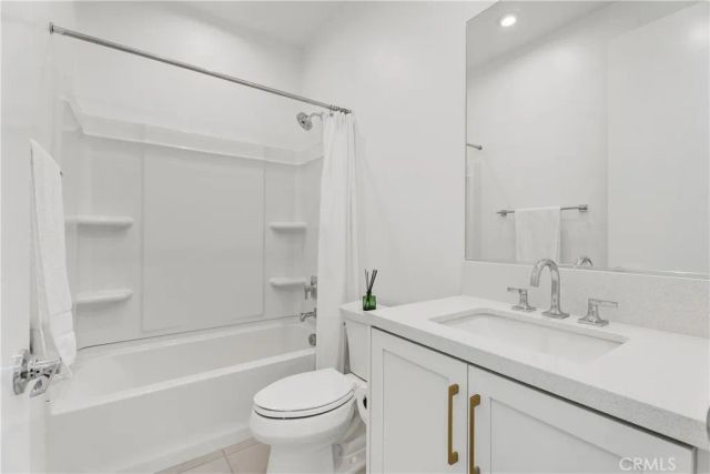 651 S Lyon Street, Santa Ana, CA 92701