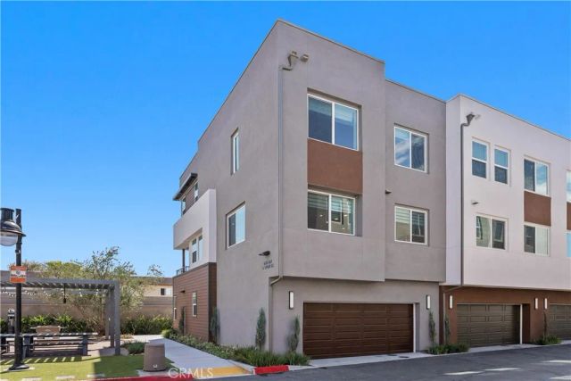651 S Lyon Street, Santa Ana, CA 92701