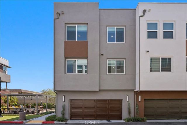 651 S Lyon Street, Santa Ana, CA 92701