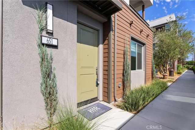 651 S Lyon Street, Santa Ana, CA 92701