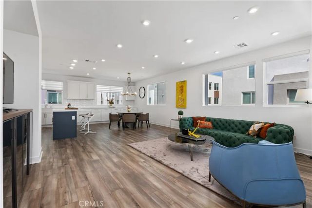 651 S Lyon Street, Santa Ana, CA 92701