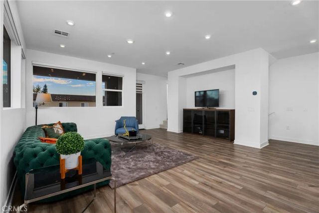 651 S Lyon Street, Santa Ana, CA 92701