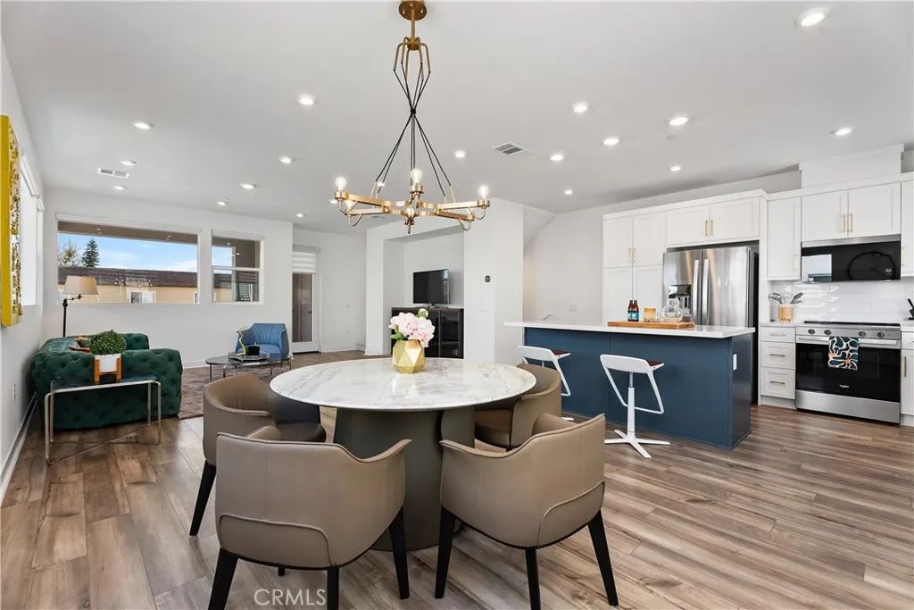 651 S Lyon Street, Santa Ana, CA 92701