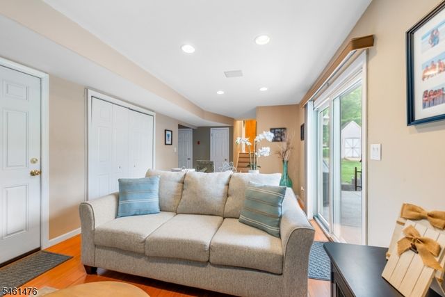 93 Randolph Ave, Randolph Twp., NJ 07869