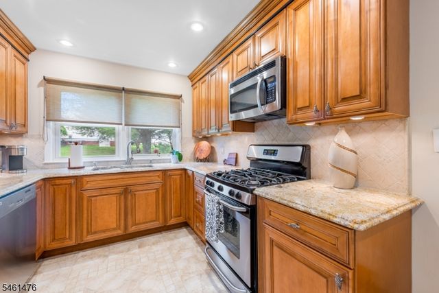 93 Randolph Ave, Randolph Twp., NJ 07869