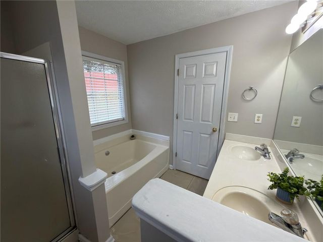 4080 Landress Park NW Drive, Lilburn, GA 30047