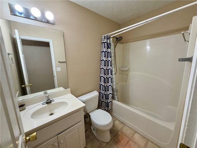 4080 Landress Park NW Drive, Lilburn, GA 30047