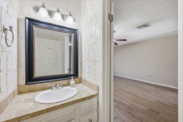 481 Moore, Vidor, TX 77662