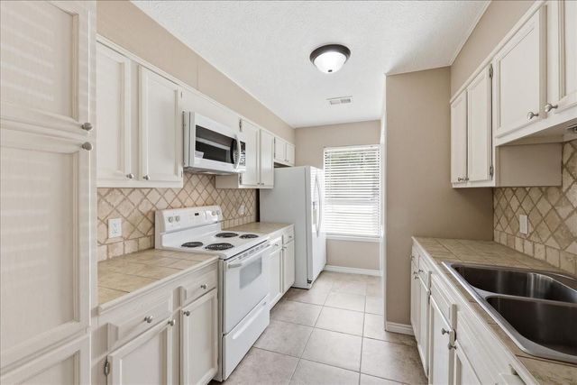 481 Moore, Vidor, TX 77662