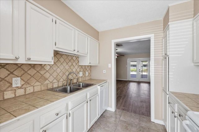 481 Moore, Vidor, TX 77662