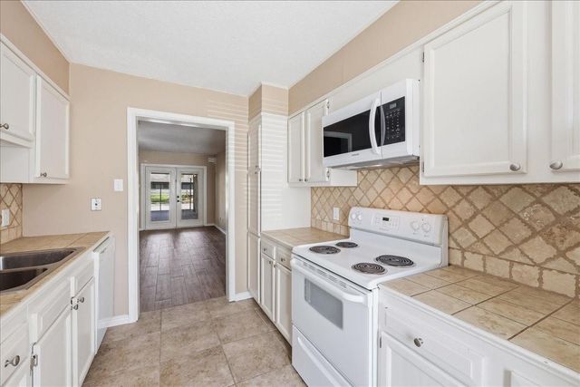 481 Moore, Vidor, TX 77662