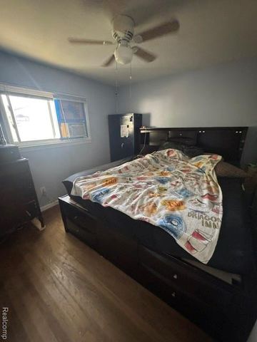 1530 E Evelyn Avenue, Hazel Park, MI 48030