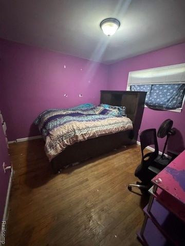 1530 E Evelyn Avenue, Hazel Park, MI 48030