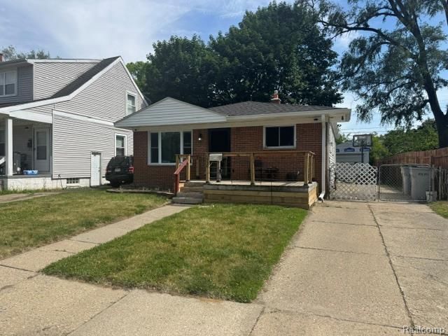 1530 E Evelyn Avenue, Hazel Park, MI 48030