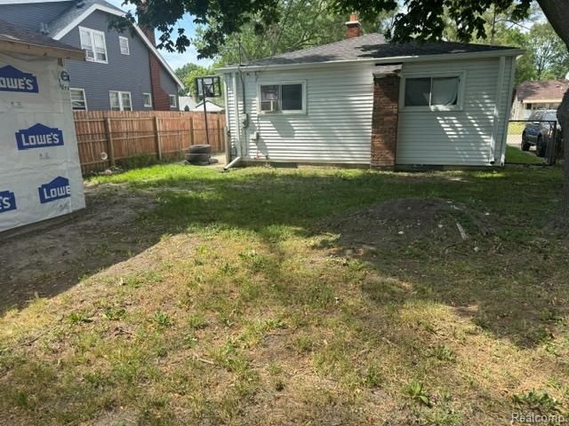 1530 E Evelyn Avenue, Hazel Park, MI 48030