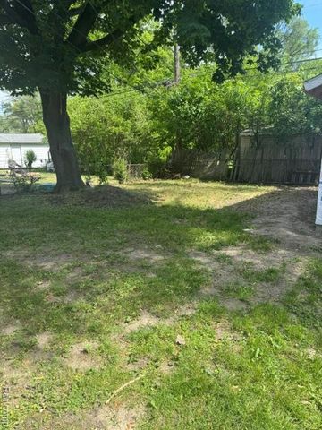 1530 E Evelyn Avenue, Hazel Park, MI 48030
