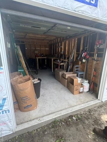 1530 E Evelyn Avenue, Hazel Park, MI 48030