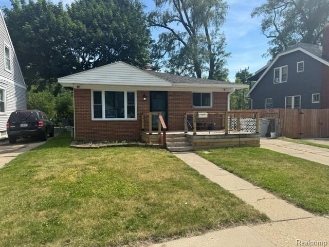 1530 E Evelyn Avenue, Hazel Park, MI 48030