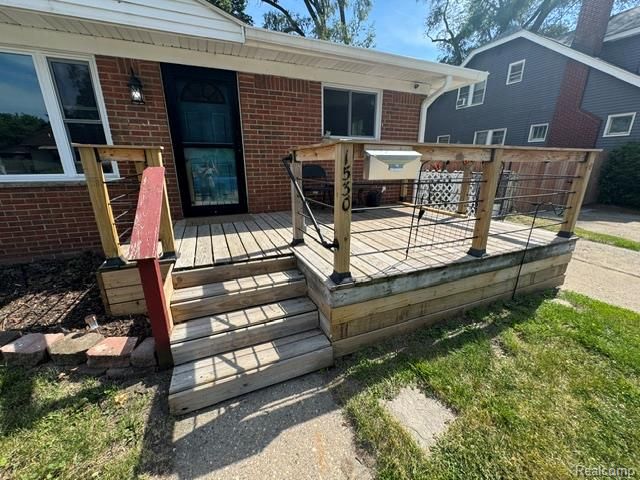 1530 E Evelyn Avenue, Hazel Park, MI 48030