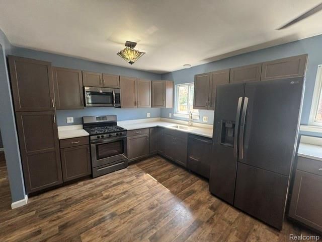 1530 E Evelyn Avenue, Hazel Park, MI 48030