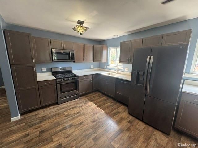 1530 E Evelyn Avenue, Hazel Park, MI 48030