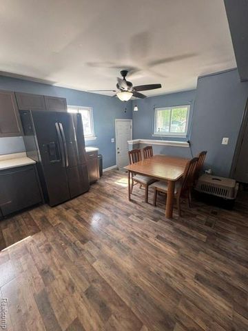 1530 E Evelyn Avenue, Hazel Park, MI 48030