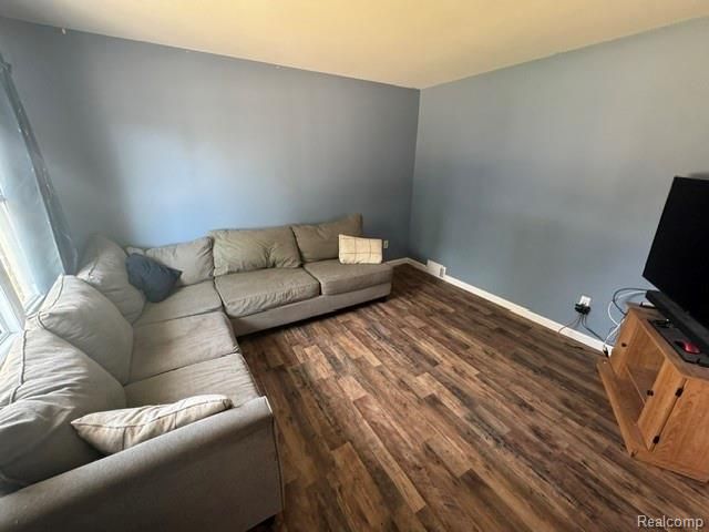 1530 E Evelyn Avenue, Hazel Park, MI 48030