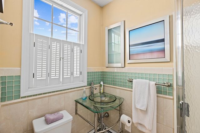 23 Oceanside Dr, Scituate, MA 02066