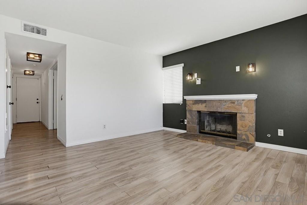 Image 11 of property listing at 39991 Falcon Way, Murrieta, CA 92562