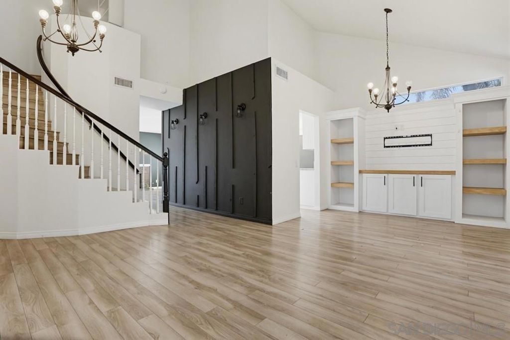 Image 2 of property listing at 39991 Falcon Way, Murrieta, CA 92562