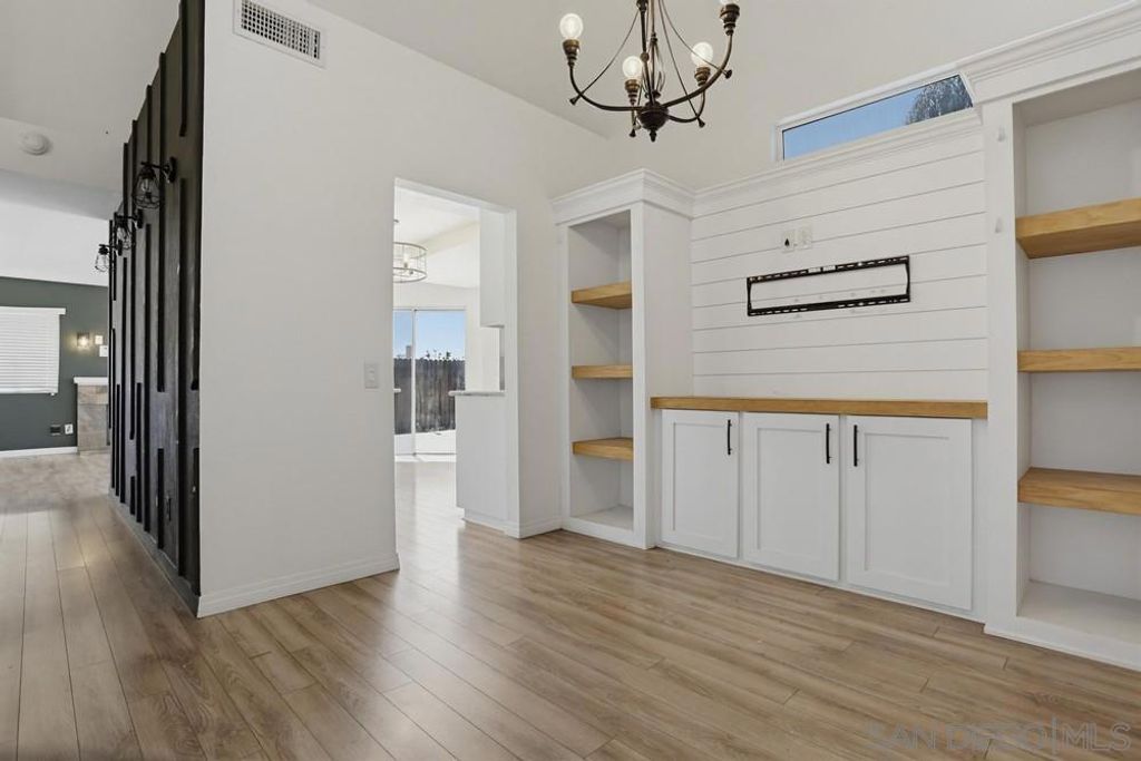Image 6 of property listing at 39991 Falcon Way, Murrieta, CA 92562