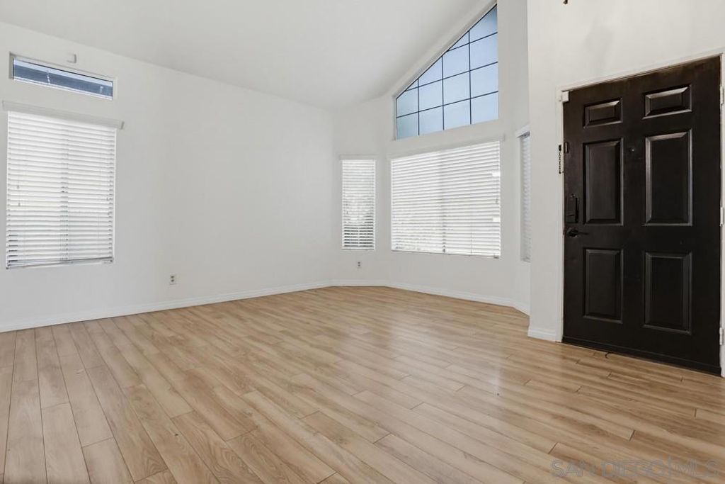 Image 7 of property listing at 39991 Falcon Way, Murrieta, CA 92562