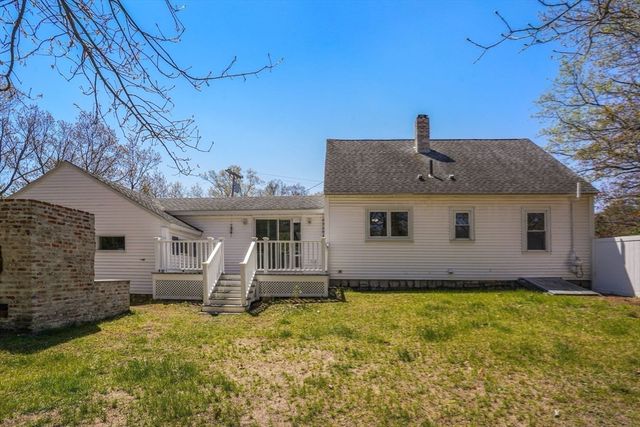 54 Meadowbrook Rd, Chelmsford, MA 01863