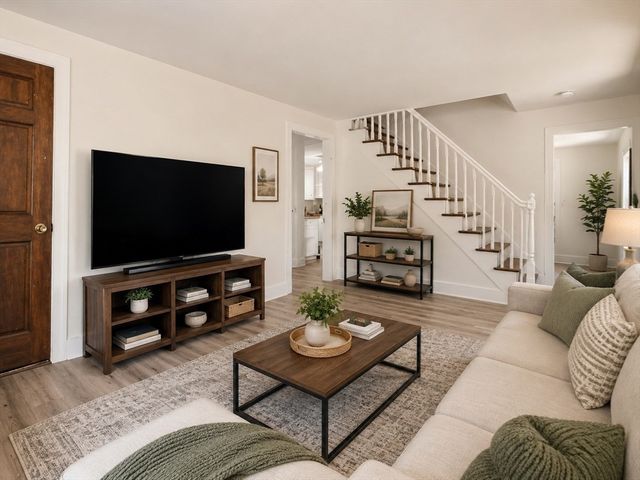 54 Meadowbrook Rd, Chelmsford, MA 01863