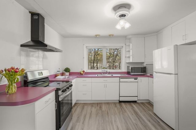 54 Meadowbrook Rd, Chelmsford, MA 01863