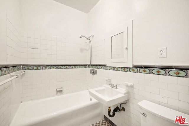 112 S Sycamore Avenue, Los Angeles, CA 90036