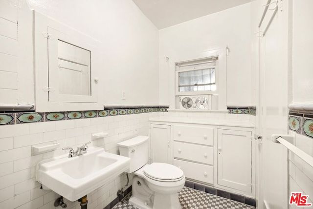112 S Sycamore Avenue, Los Angeles, CA 90036