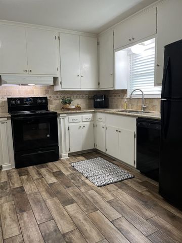 2200 Linwood Lane, Bay City, TX 77414