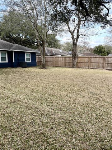 2200 Linwood Lane, Bay City, TX 77414