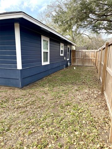 2200 Linwood Lane, Bay City, TX 77414