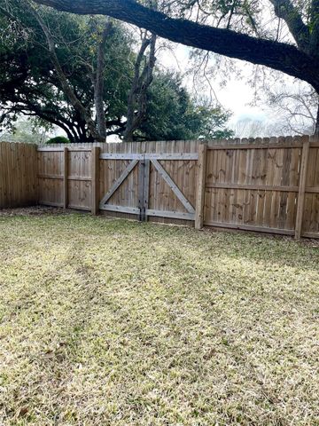 2200 Linwood Lane, Bay City, TX 77414