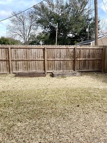 2200 Linwood Lane, Bay City, TX 77414